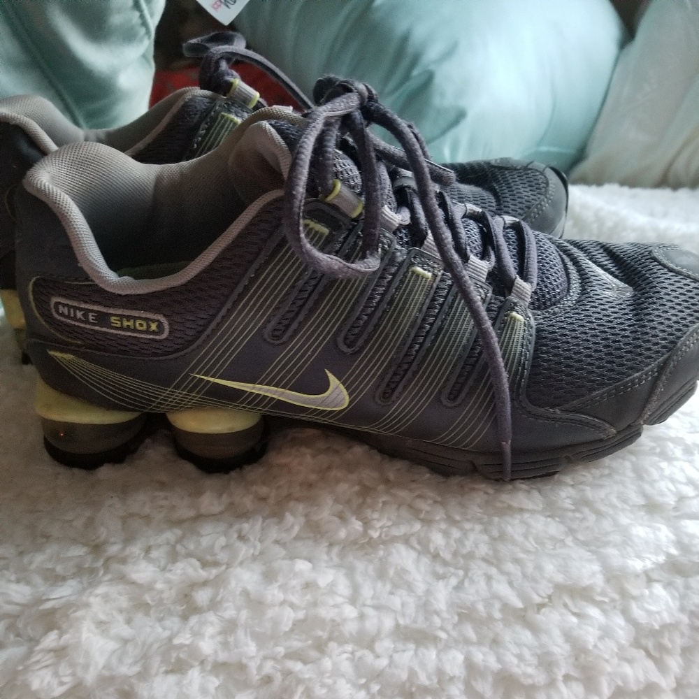 Nike air show sz 8.5 women's